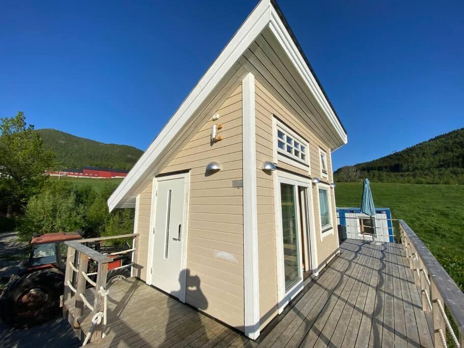 Minihus Med Drommeutsikt Til Sunnmorsalpene Lägenhet Aure  Exteriör bild