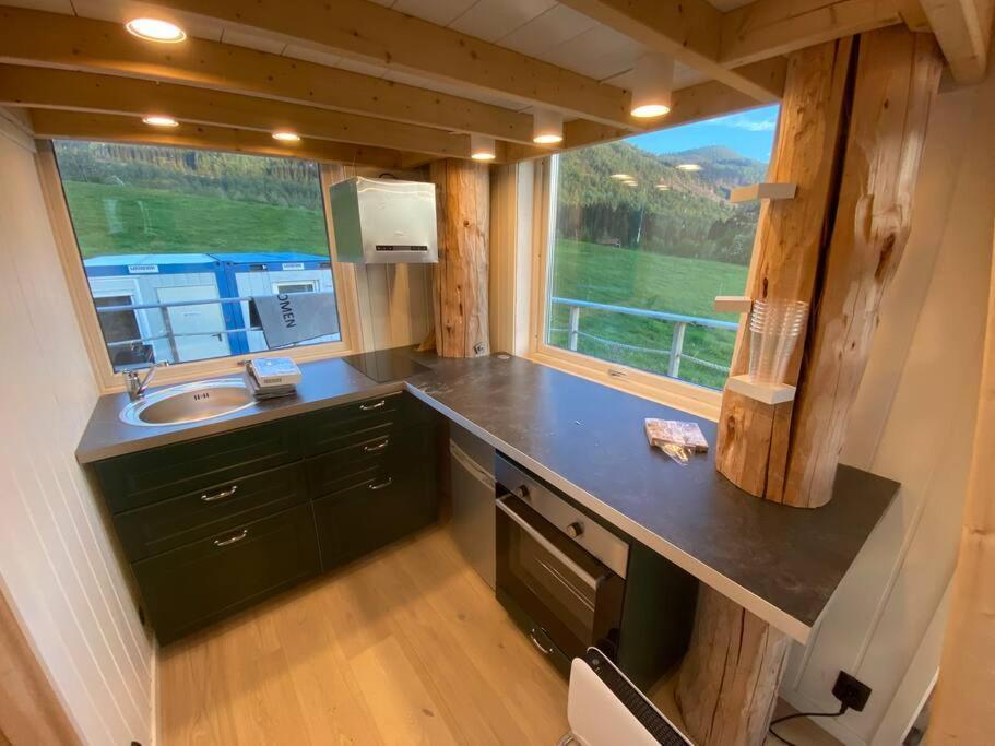Minihus Med Drommeutsikt Til Sunnmorsalpene Lägenhet Aure  Exteriör bild