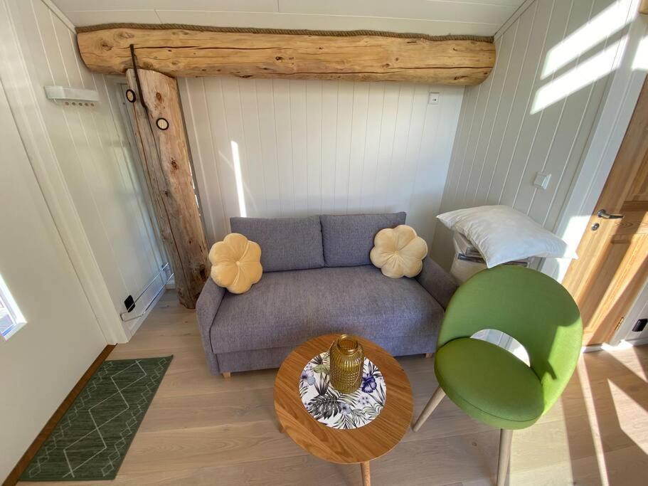 Minihus Med Drommeutsikt Til Sunnmorsalpene Lägenhet Aure  Exteriör bild