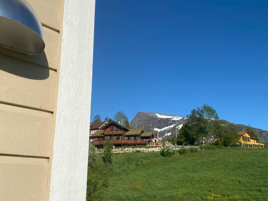 Minihus Med Drommeutsikt Til Sunnmorsalpene Lägenhet Aure  Exteriör bild