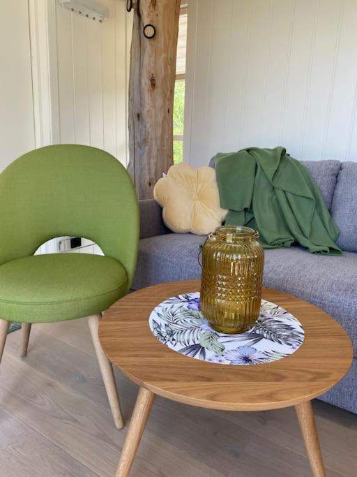 Minihus Med Drommeutsikt Til Sunnmorsalpene Lägenhet Aure  Exteriör bild