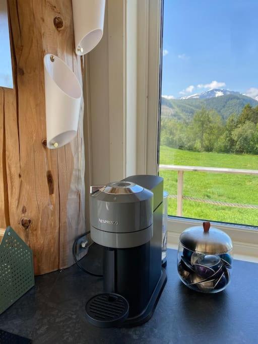 Minihus Med Drommeutsikt Til Sunnmorsalpene Lägenhet Aure  Exteriör bild
